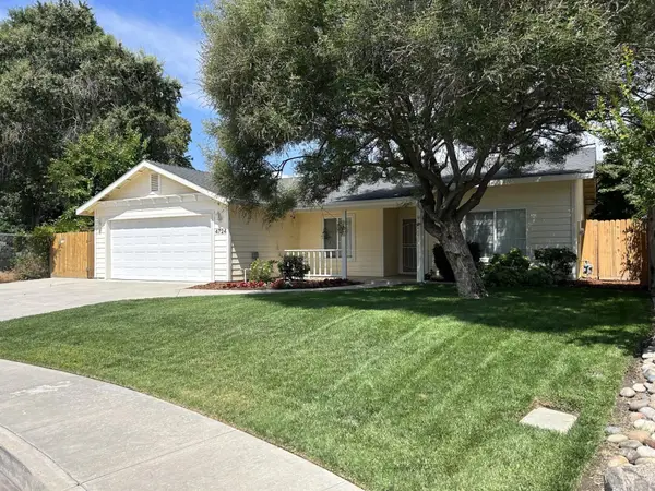 4724 W Manor Court, Visalia, CA 93291