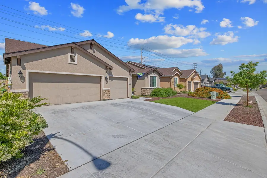 2306 E Mesa Court, Visalia, CA 93292 - #2