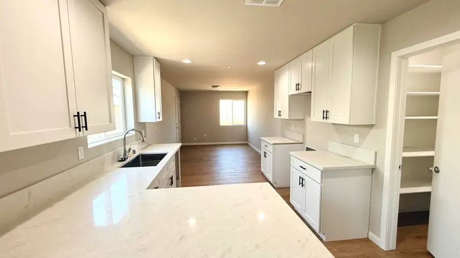 23070 Lawson Avenue, Strathmore, CA 93267 - #3