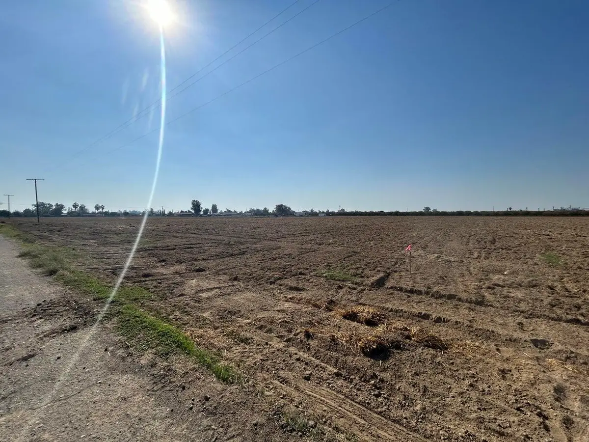 W Stanford Avenue, Pixley, CA 93256 - #1