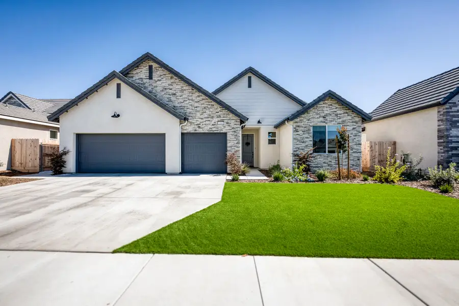 5105 W Delaware Avenue, Visalia, CA 93291 - #2