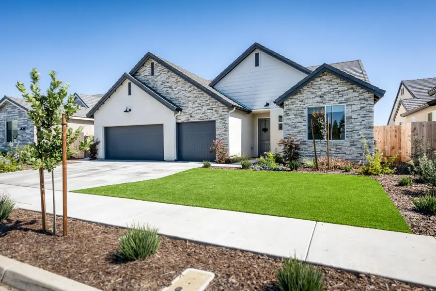 5105 W Delaware Avenue, Visalia, CA 93291 - #3