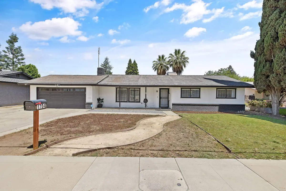 1704 S Santa Fe Street, Visalia, CA 93292 - #1