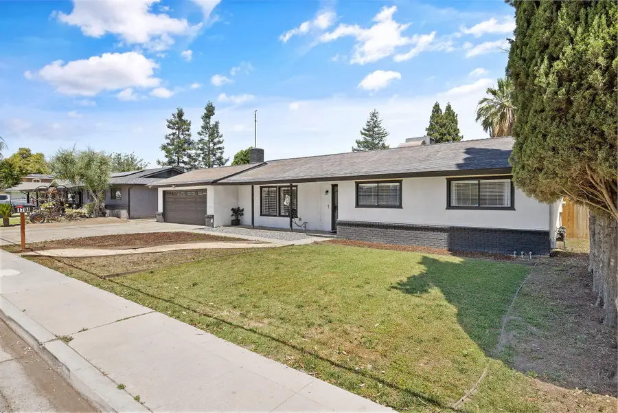 1704 S Santa Fe Street, Visalia, CA 93292 - #2