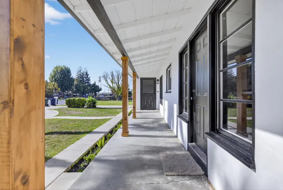 202 W Gail Avenue, Tulare, CA 93274 - #3