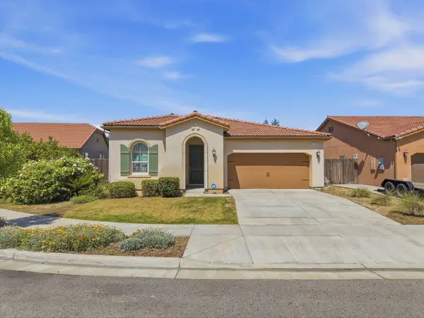 1119 N Linda Vista Court, Visalia, CA 93291