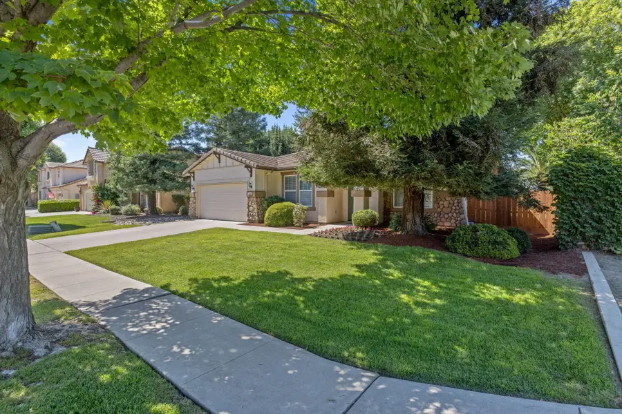 6104 W Laura Avenue, Visalia, CA 93277 - #3