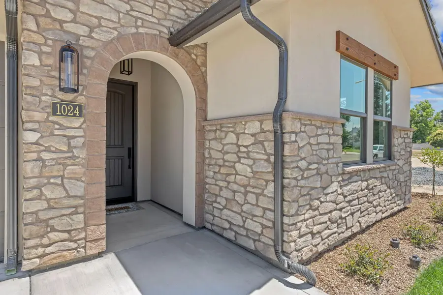 1024 N Rono Street, Visalia, CA 93291 - #2