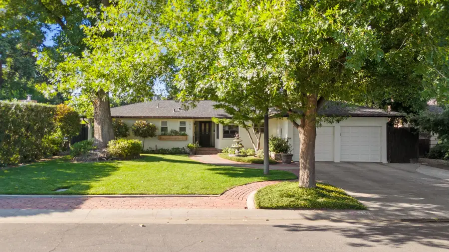 1610 W Meadow Avenue, Visalia, CA 93277 - #2