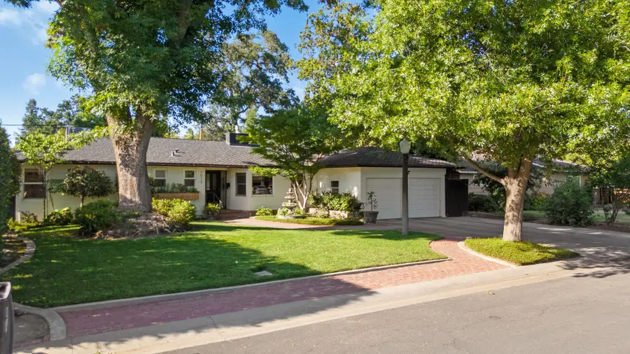 1610 W Meadow Avenue, Visalia, CA 93277 - #3