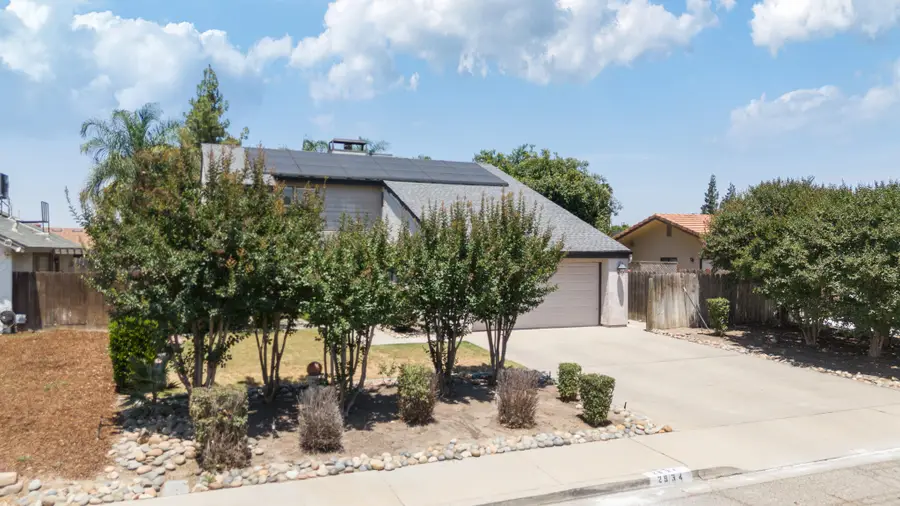 2934 W Cherry Court, Visalia, CA 93277 - #3