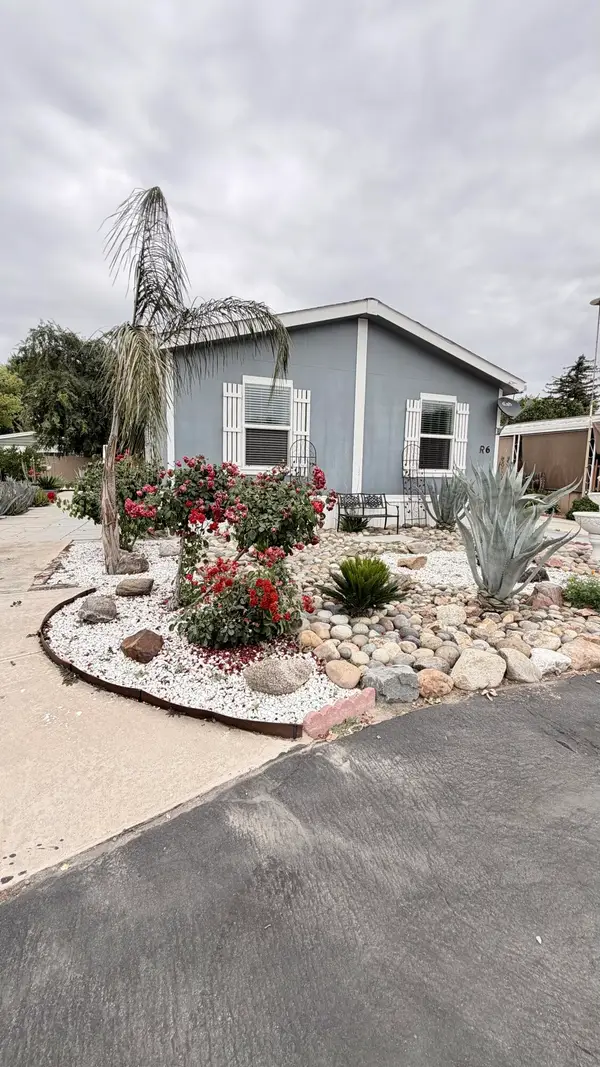 2400 W Midvalley Avenue, Visalia, CA 93277