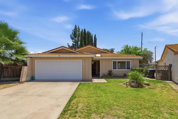 1924 S Royal Oaks Drive, Visalia, CA 93277