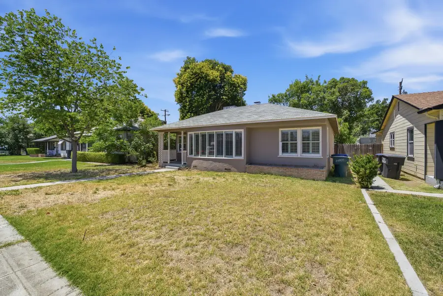 711 S Sowell Street, Visalia, CA 93277 - #2