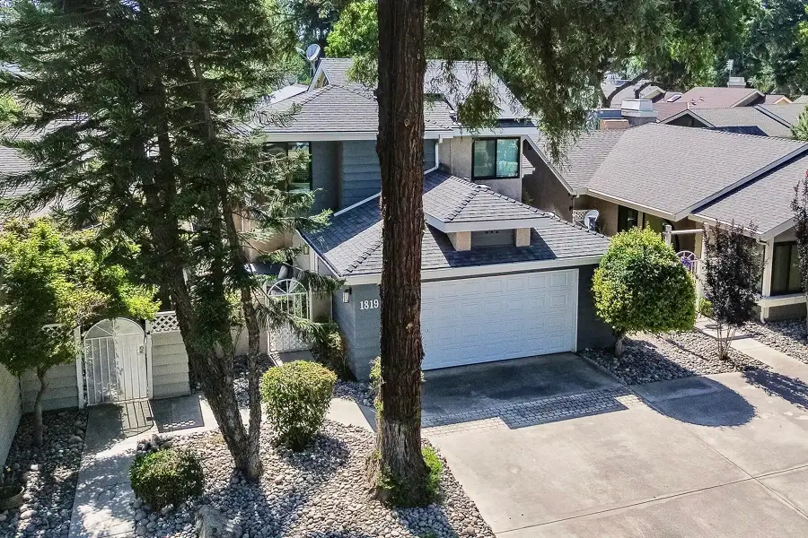 1819 S Stover Street, Visalia, CA 93292 - #2