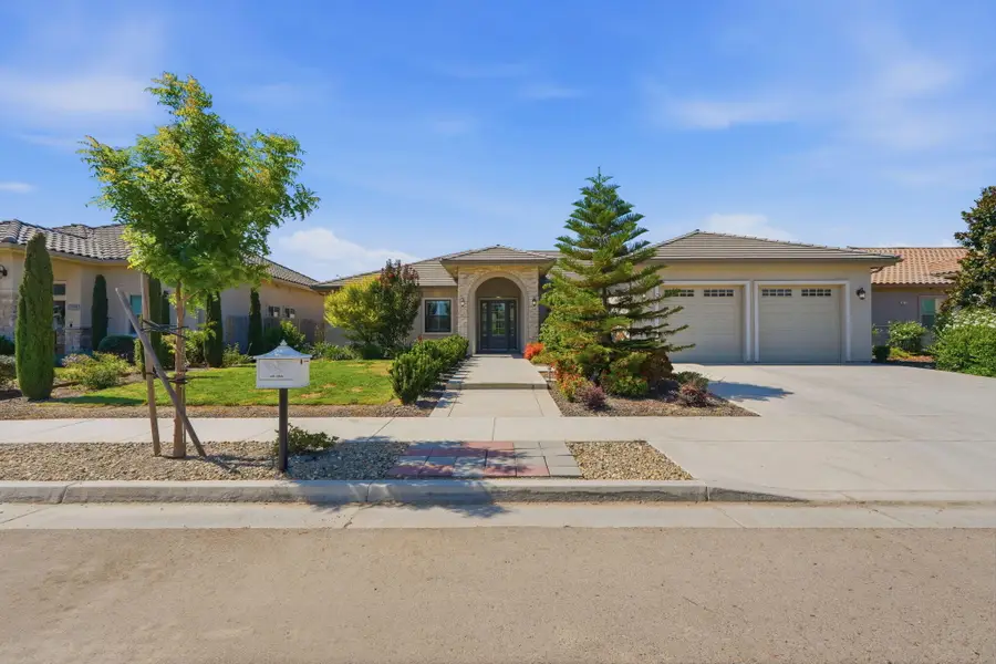 3405 W Reese Avenue, Visalia, CA 93277 - #2