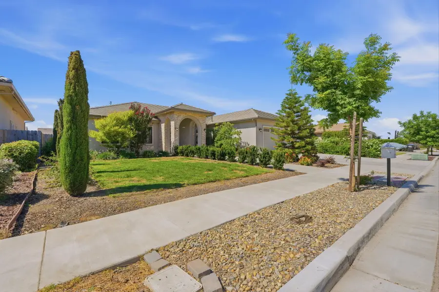 3405 W Reese Avenue, Visalia, CA 93277 - #3