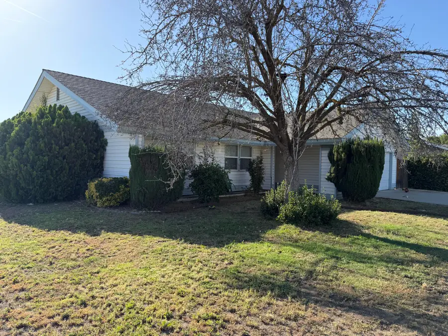 800 N B Street, Exeter, CA 93221 - #3
