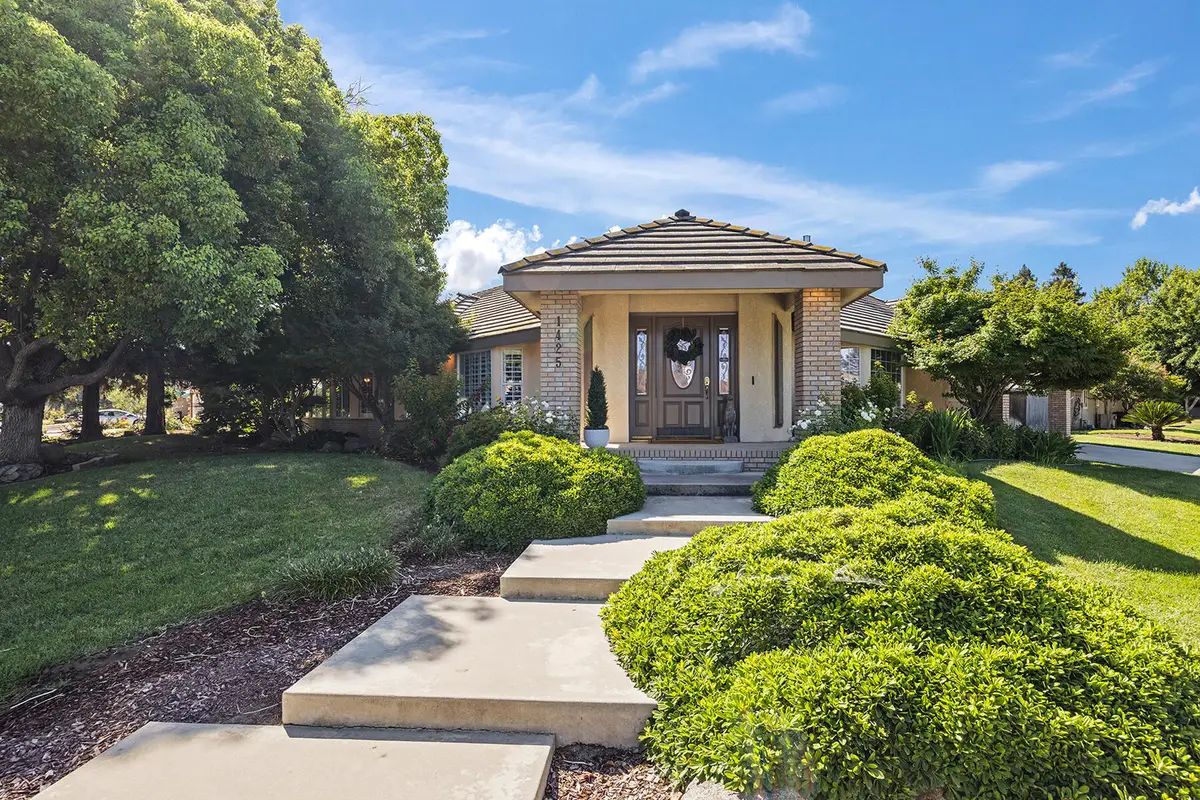 1425 E Paradise Avenue, Visalia, CA 93292 - #1