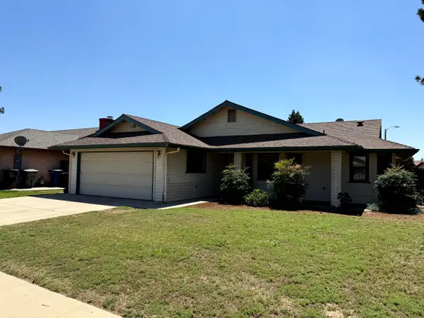 1923 E Sandalwood Avenue, Tulare, CA 93274