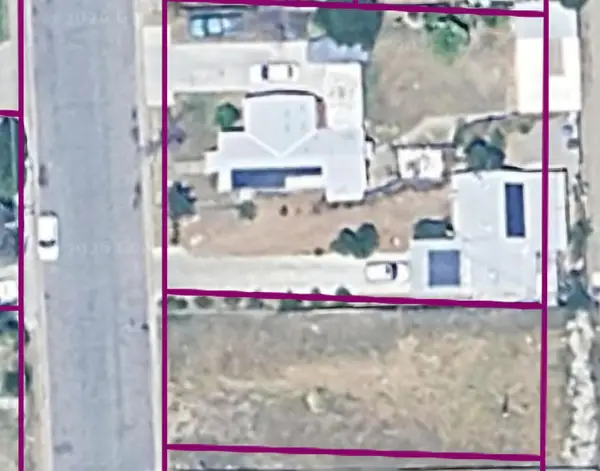 1124 S 1st Avenue, Dinuba, CA 93618