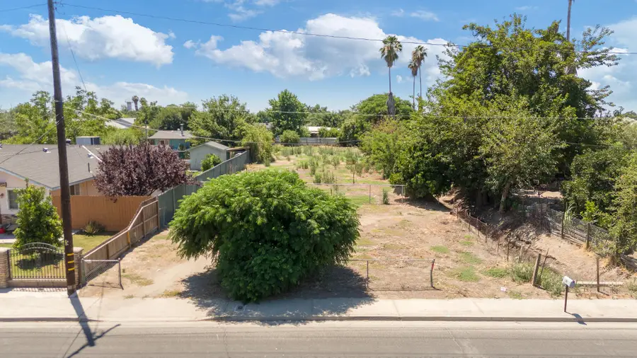 115 N Westwood Street, Porterville, CA 93257 - #2