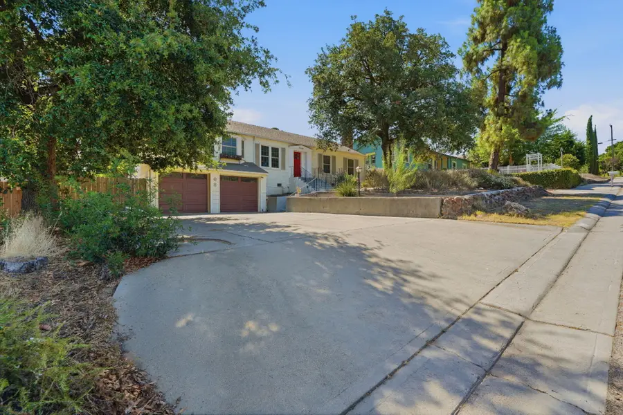 68 N Corona Drive, Porterville, CA 93257 - #3