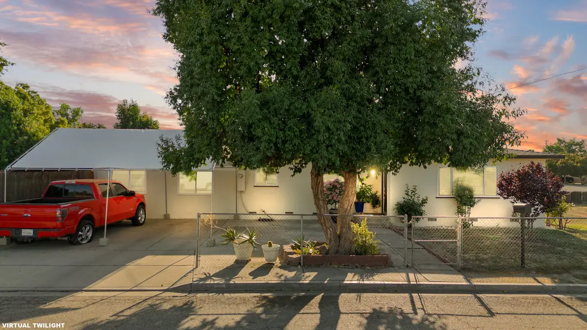 621 E Laurel Avenue, Visalia, CA 93292 - #1
