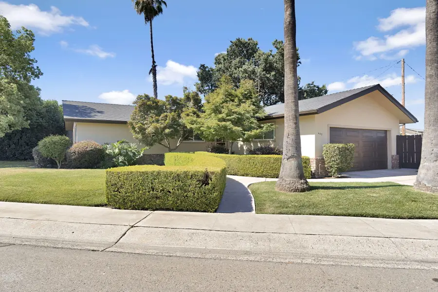 443 S Whitney Drive, Visalia, CA 93277 - #2