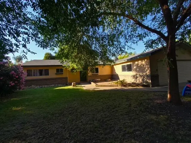 1336 W Paradise Avenue, Visalia, CA 93277 - #1