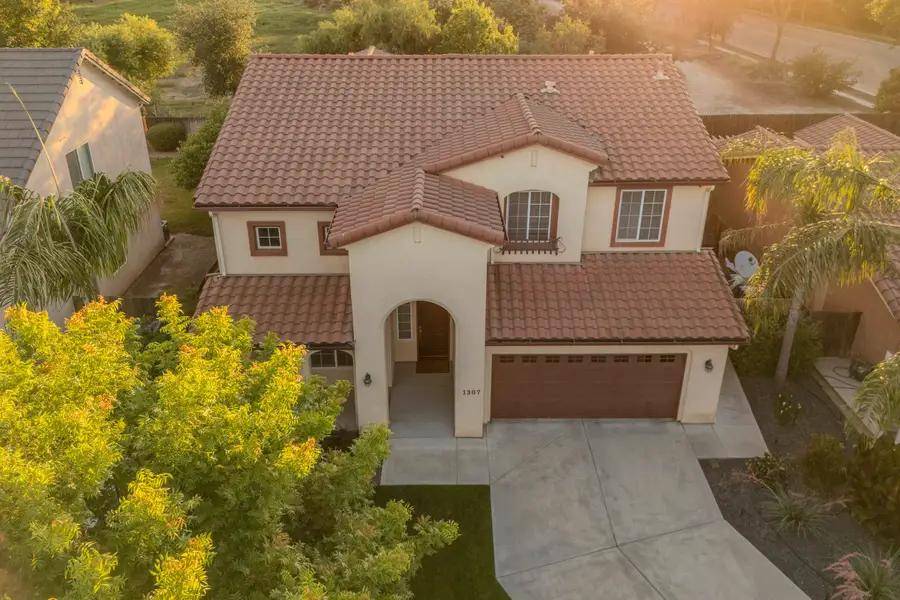 1307 N Julieann Street, Visalia, CA 93291 - #2