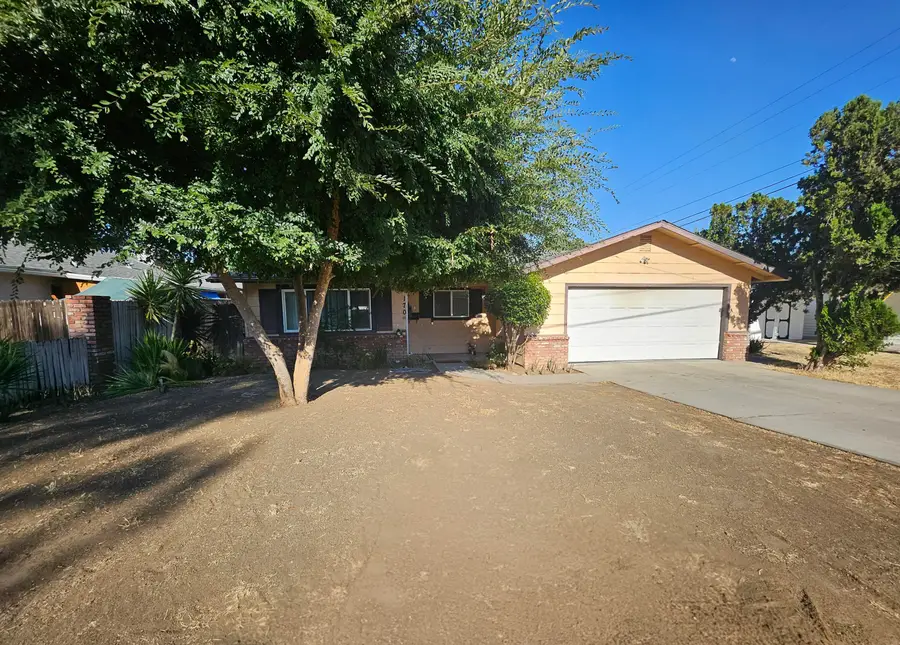 170 N Esther Street, Porterville, CA 93257 - #2