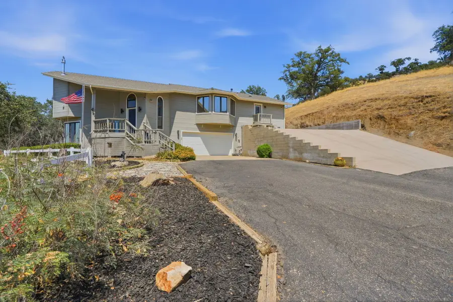 16247 Mustang Drive, Springville, CA 93265 - #2