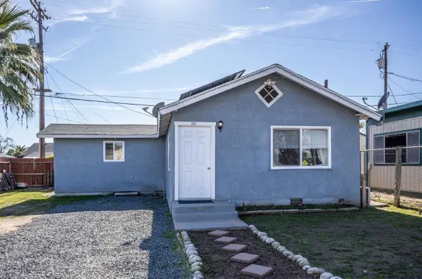 247 S College Avenue, Dinuba, CA 93618