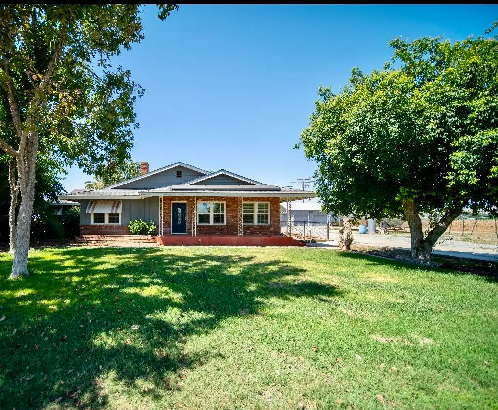 213 E Citrus Street, Lindsay, CA 93247 - #1