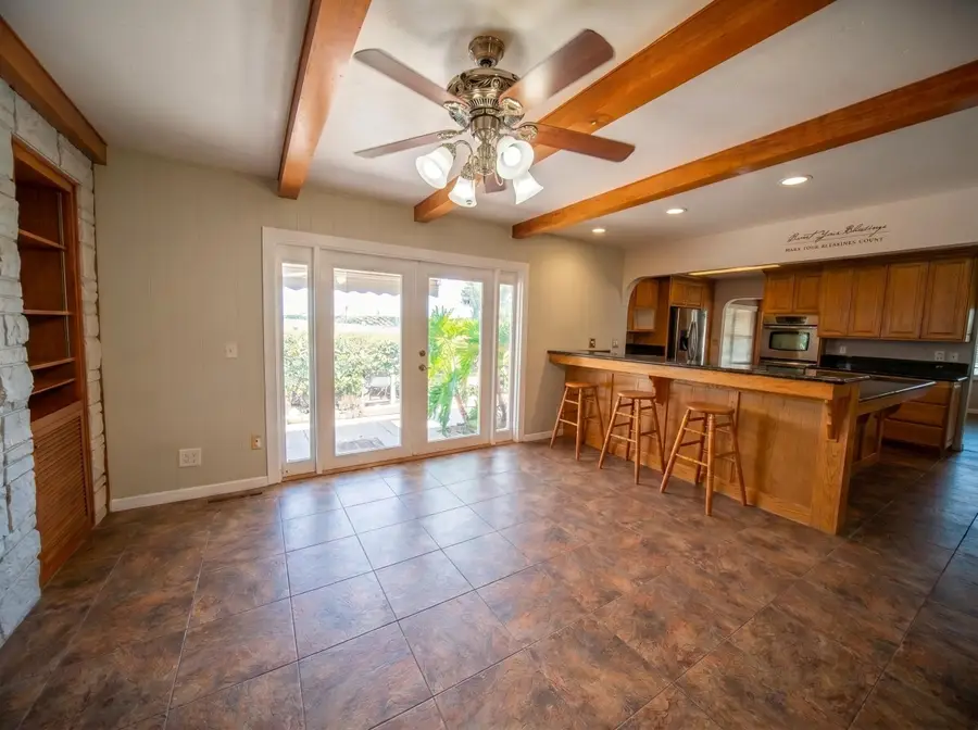 213 E Citrus Street, Lindsay, CA 93247 - #2