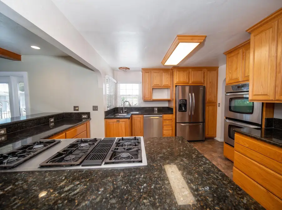 213 E Citrus Street, Lindsay, CA 93247 - #3