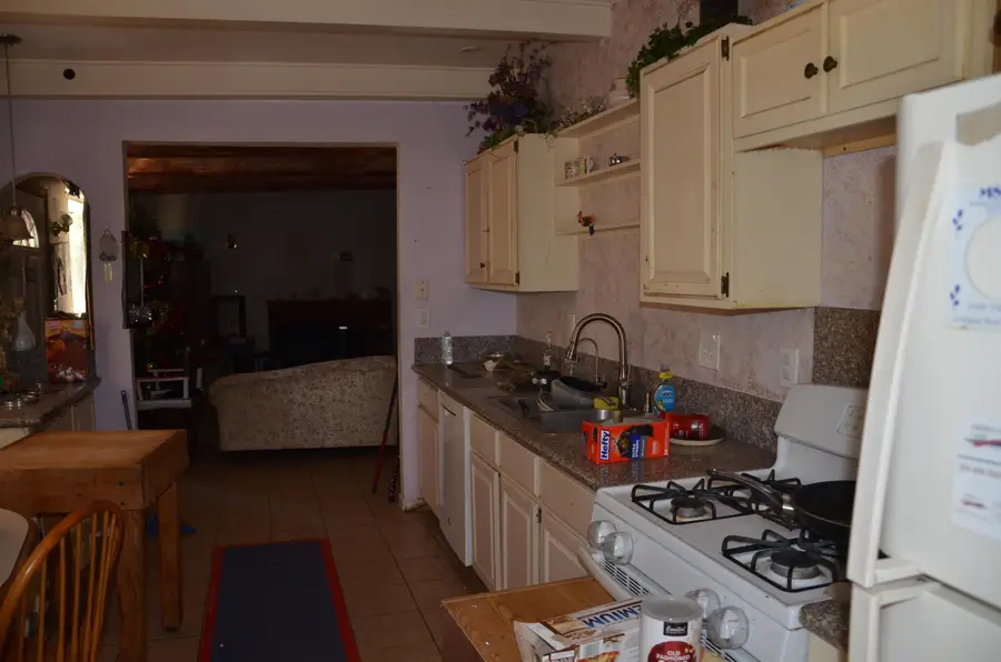 967 E Mountain View Avenue, Porterville, CA 93257 - #3