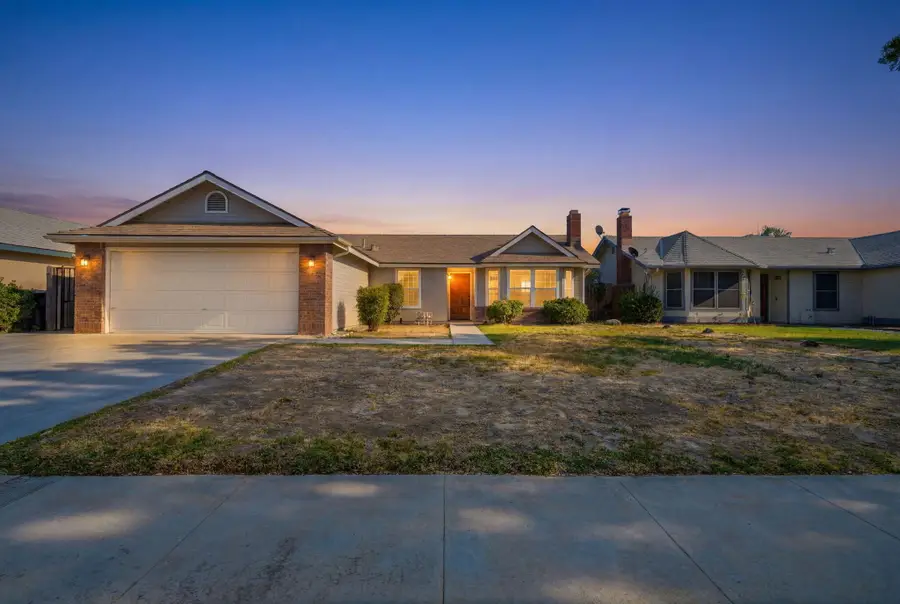 2269 Fernwood Drive, Hanford, CA 93230 - #2