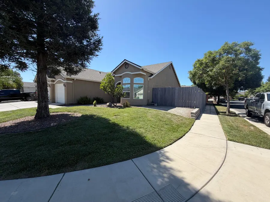 2289 Kaiser Creek Avenue E, Tulare, CA 93274 - #3