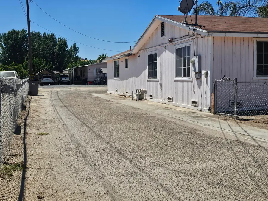 953 Cleo Avenue, Porterville, CA 93257 - #3