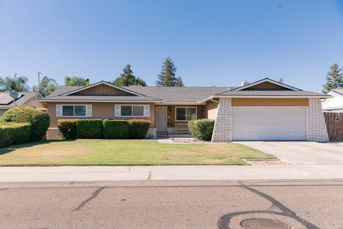 2704 W Dorothea Avenue, Visalia, CA 93277 - #1