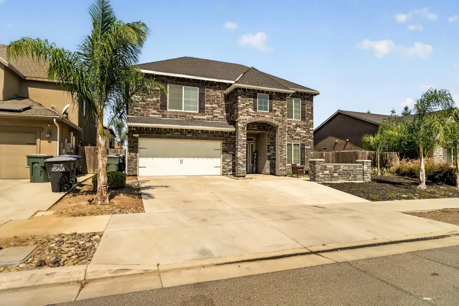 2211 N Divisadero Street, Visalia, CA 93291 - #2