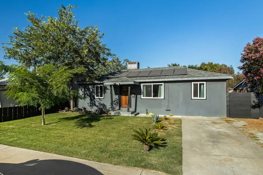 820 S Bradley Street, Visalia, CA 93292 - #2