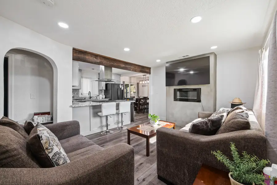 820 S Bradley Street, Visalia, CA 93292 - #3