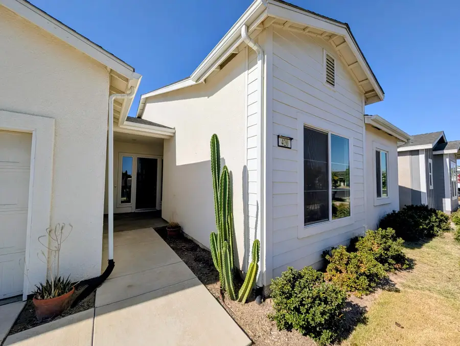 420 E Newton Avenue, Visalia, CA 93291 - #2
