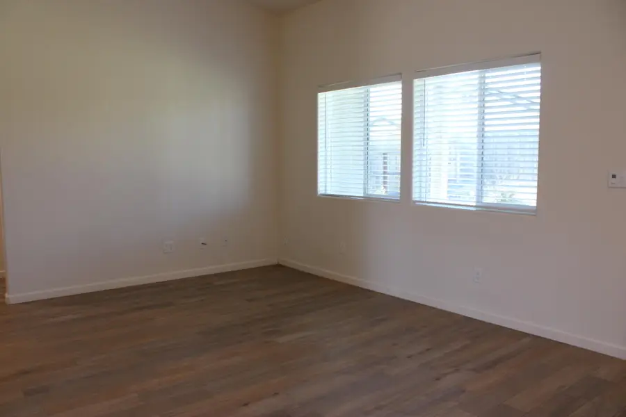493 W Richard Avenue, Porterville, CA 93257 - #3