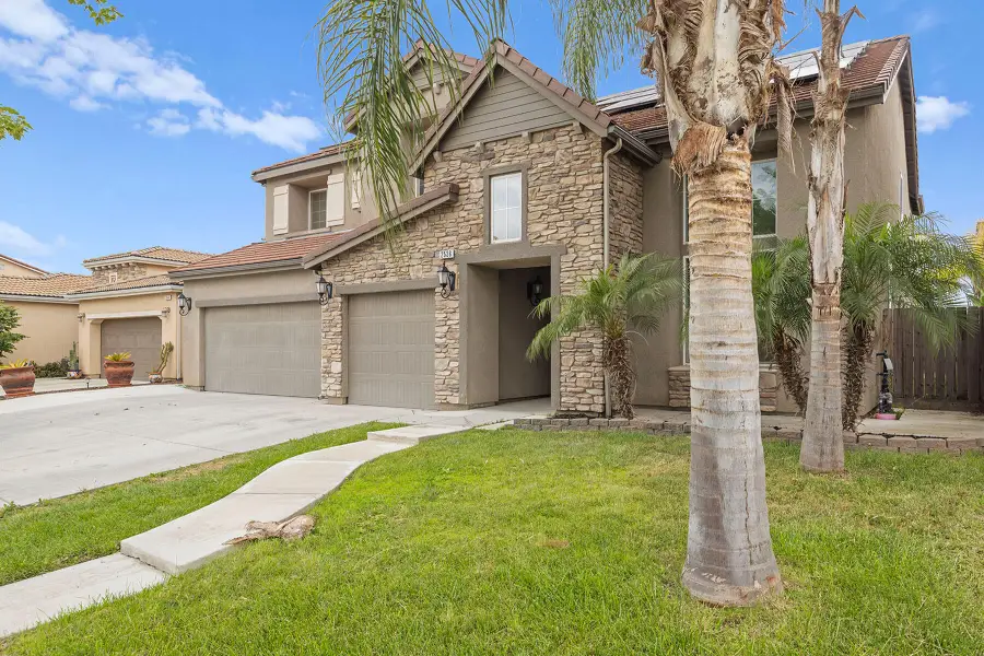 2536 W Stewart Avenue, Visalia, CA 93291 - #3