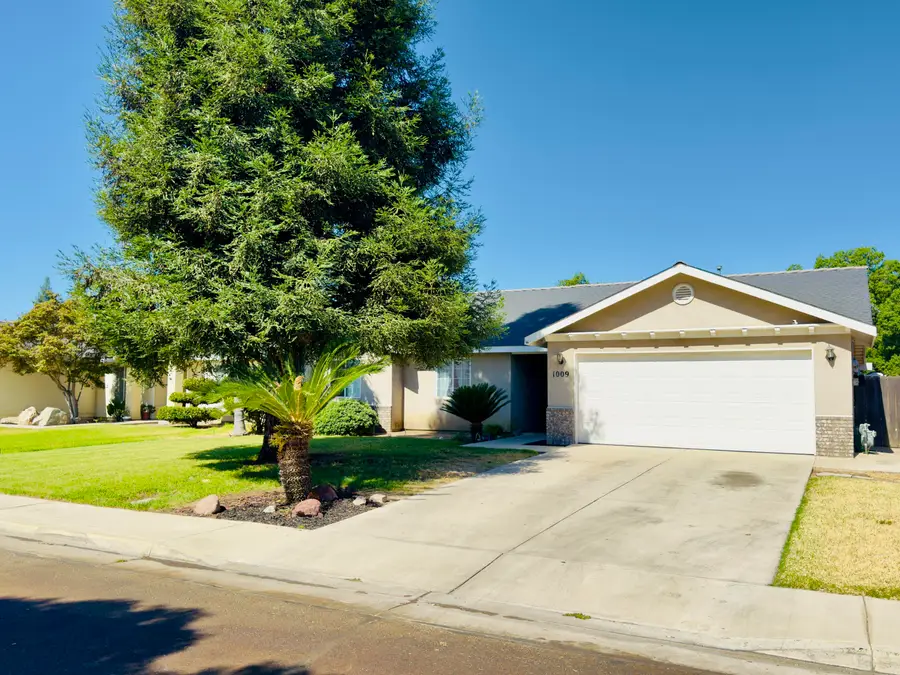 1009 S Elverta Street, Visalia, CA 93292 - #3