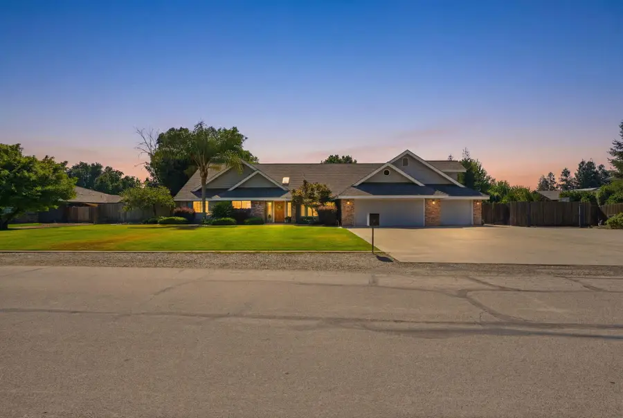 1203 N Tommy Court, Visalia, CA 93291 - #2